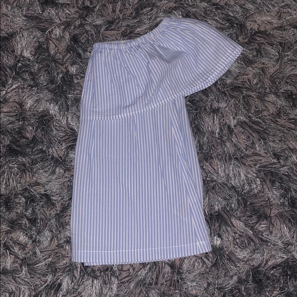 Cute blue and white top! - Picture 1 of 2